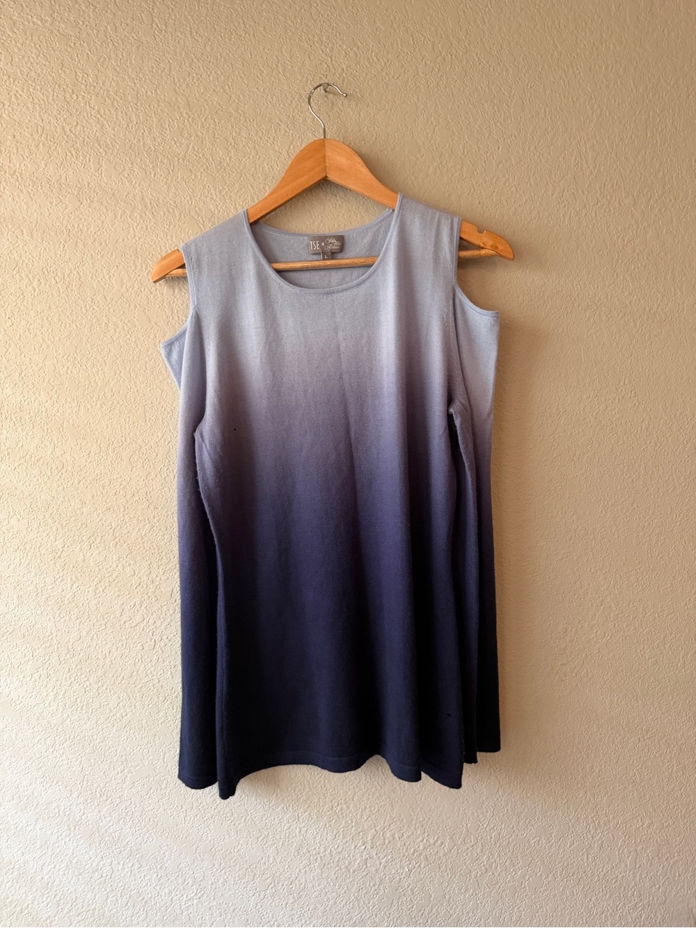 TSE Saks Fifth Avenue Cashmere Ombre Blue Cold-Shoulder Tank *flaw*